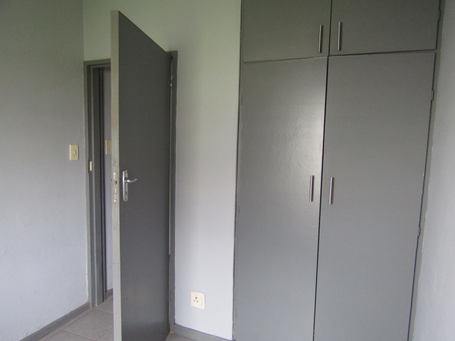 To Let 1 Bedroom Property for Rent in Humansdorp Eastern Cape